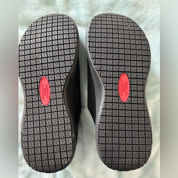 Brand new Sketcher Slip in Shoes - Picture 4 of 5